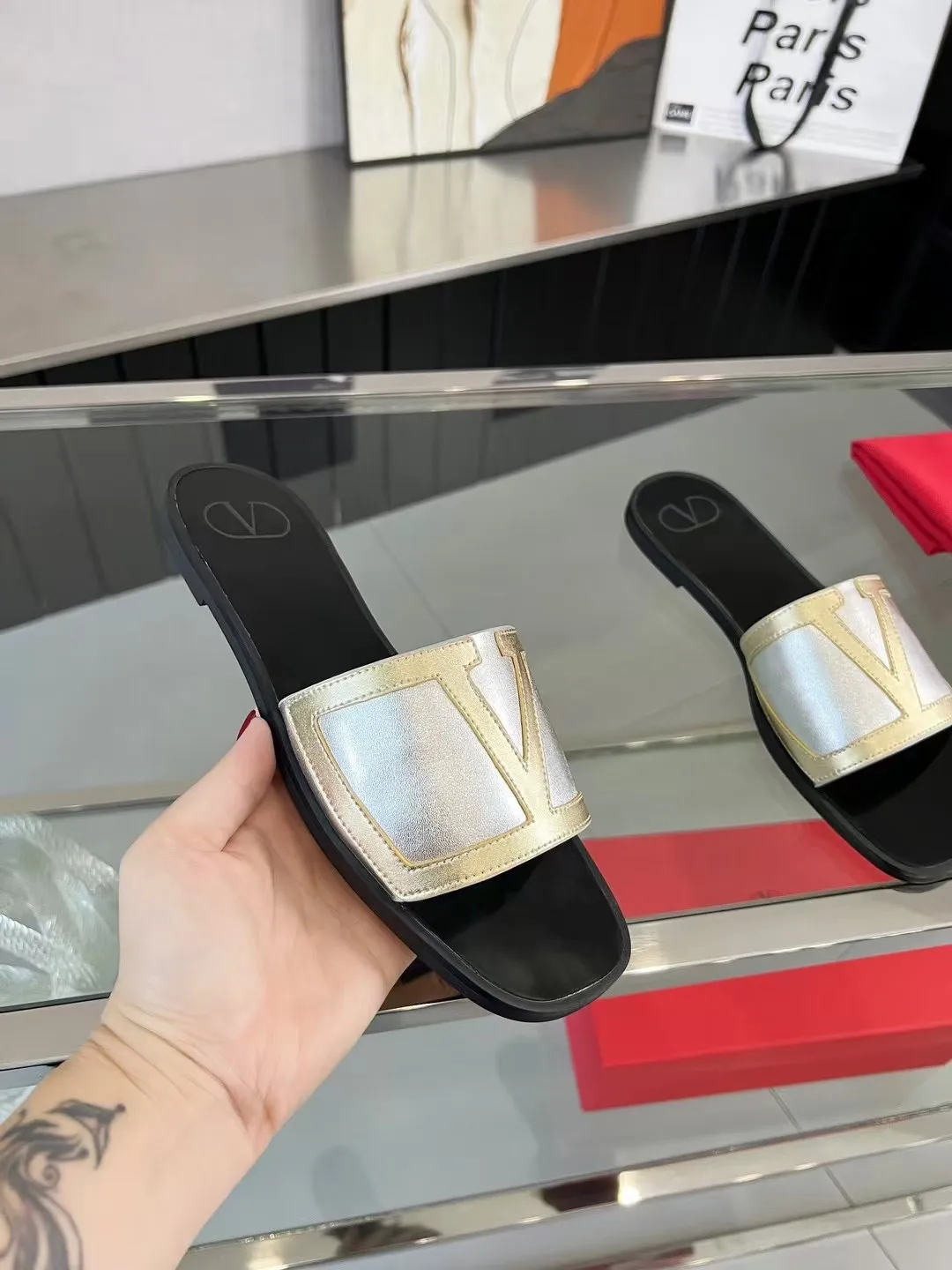 👟👟Ex-factory price 340👟👟 Valentino, 25 new spring and summer Valentino color-blocked flat flops, sizes 35-43
